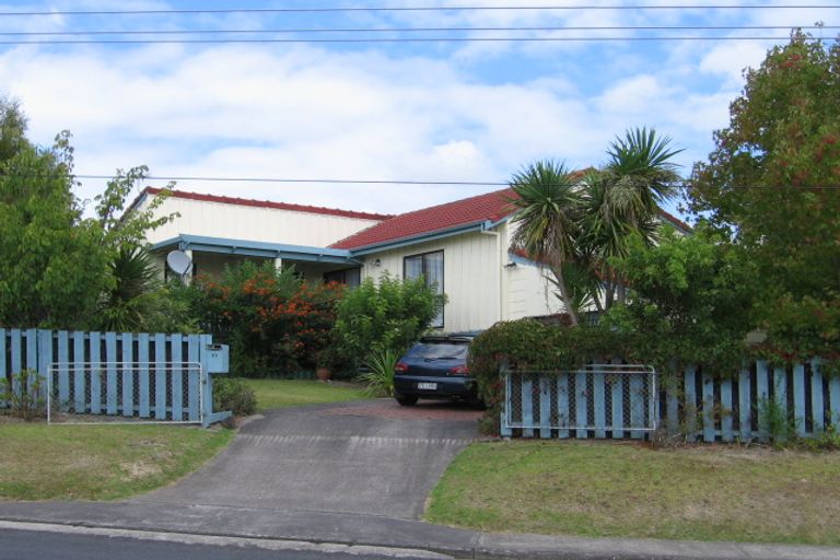 Photo of property in 61 Luckens Road, West Harbour, Auckland, 0618