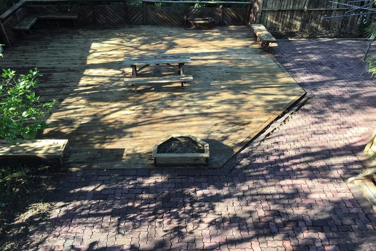 Photo of property in 9 Micawber Place, Mellons Bay, Auckland, 2014