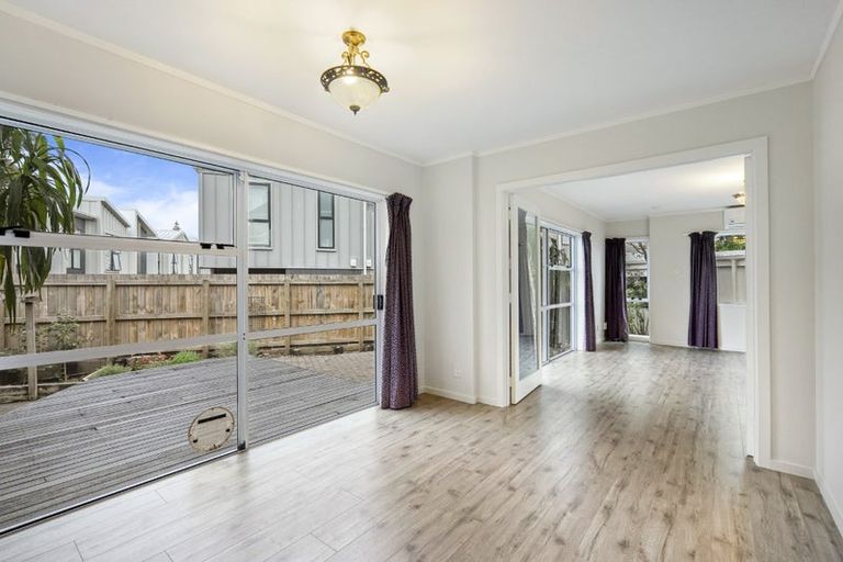 Photo of property in 2/5 Stanley Avenue, Milford, Auckland, 0620