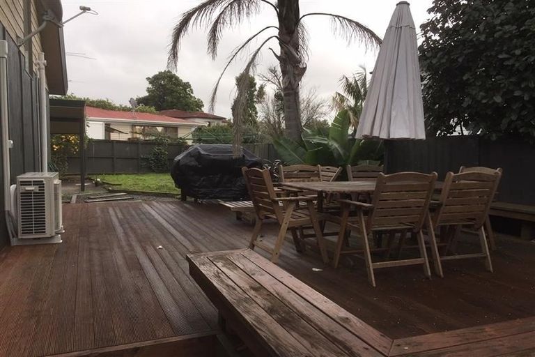 Photo of property in 110b Mcleod Road, Te Atatu South, Auckland, 0610