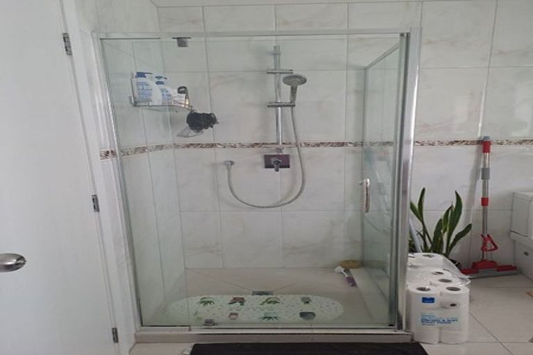 Photo of property in 668 Pakuranga Road, Howick, Auckland, 2010