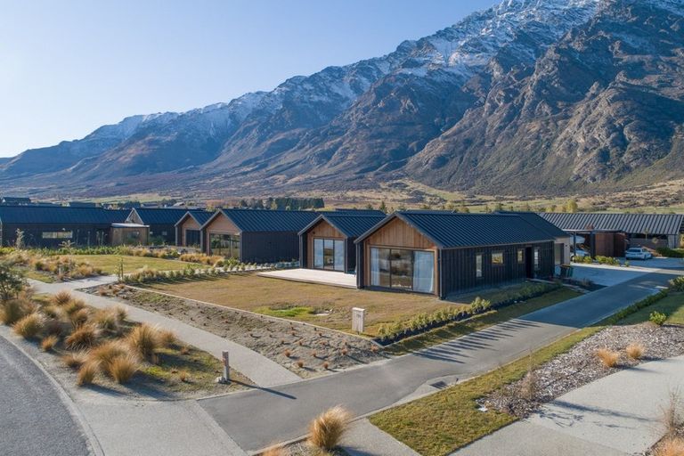 Photo of property in 19 Glenfiddich Road, Jacks Point, Queenstown, 9371