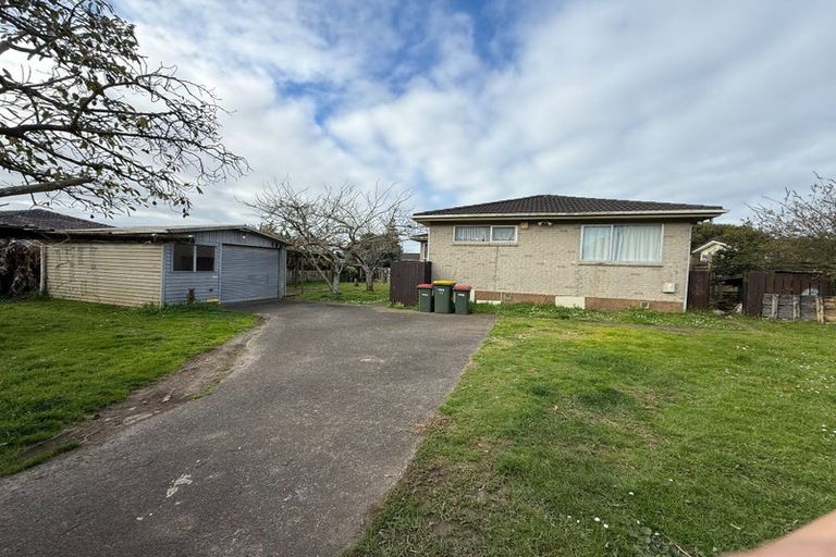 Photo of property in 402 Roscommon Road, Clendon Park, Auckland, 2103