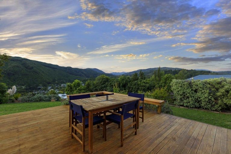 Photo of property in 85 Emerald Hill Drive, Birchville, Upper Hutt, 5018