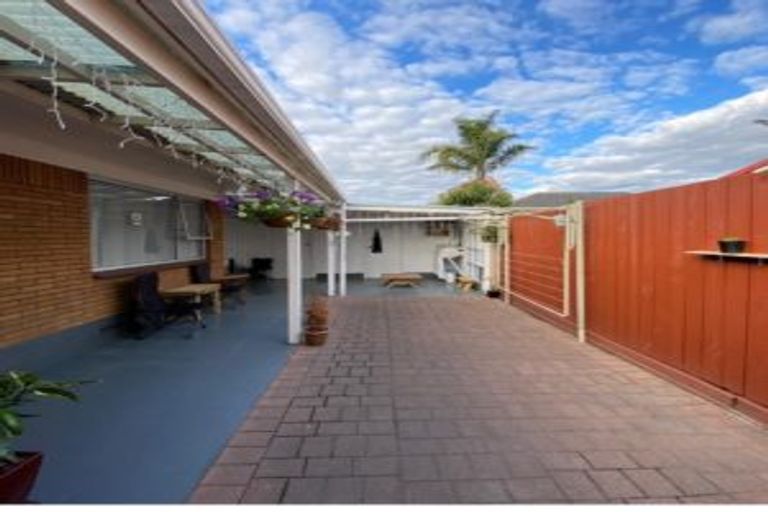 Photo of property in 2 Edmund Hillary Avenue, Papakura, 2110