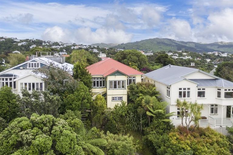 Photo of property in 17 Fairview Crescent, Kelburn, Wellington, 6012