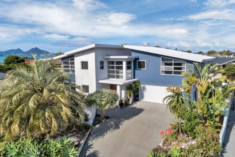 Photo of property in 15 Miami Place, One Tree Point, 0118