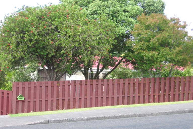 Photo of property in 20 Avonleigh Road, Green Bay, Auckland, 0604
