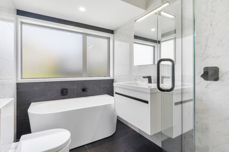 Photo of property in 16 Fielding Crescent, Farm Cove, Auckland, 2012