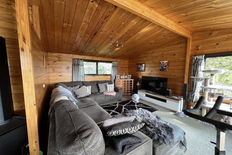 Photo of property in 9 Raphael Place, West Harbour, Auckland, 0618