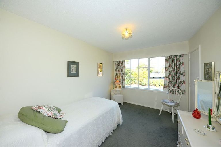 Photo of property in 22 Ambleside Drive, Burnside, Christchurch, 8053