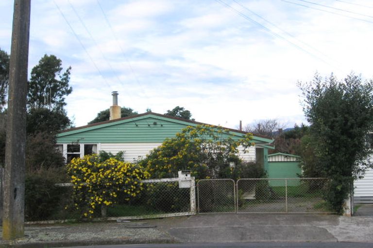 Photo of property in 10 Matai Place, Otaki, 5512
