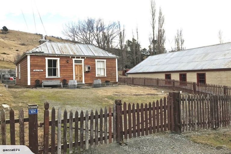 Photo of property in Rowan Cottage, 1674 Saint Bathans Loop Road, Saint Bathans, 9386