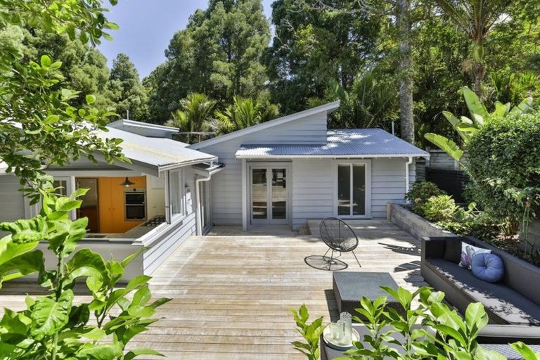 Photo of property in 81 Otitori Bay Road, Titirangi, Auckland, 0604