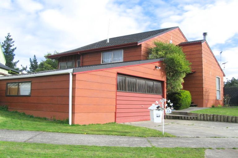 Photo of property in 11a Heathcote Place, Fitzherbert, Palmerston North, 4410