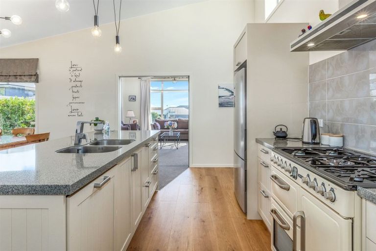 Photo of property in 13 Kepler Way, Aotea, Porirua, 5024