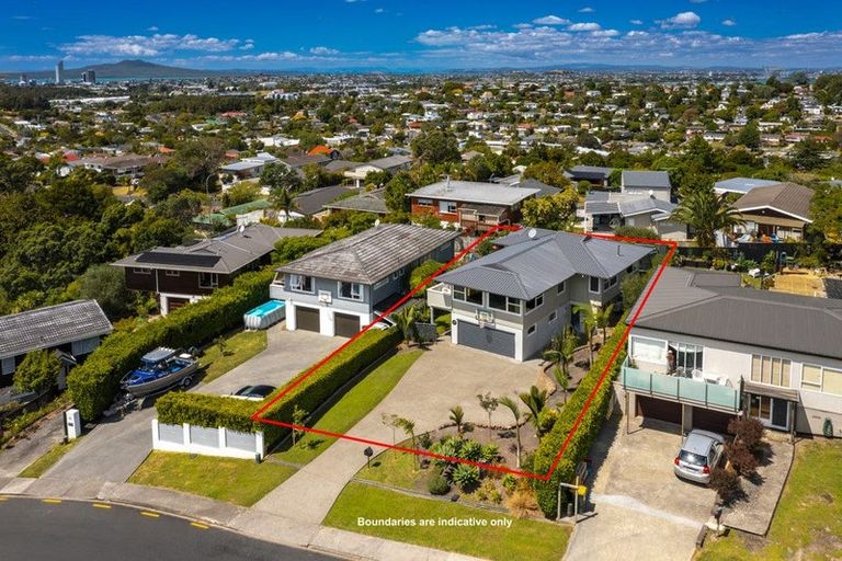 Photo of property in 13 Hume Drive, Hillcrest, Auckland, 0627