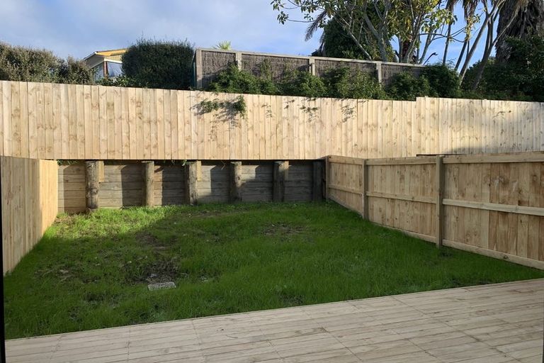 Photo of property in 17 Paina Crescent, Massey, Auckland, 0614