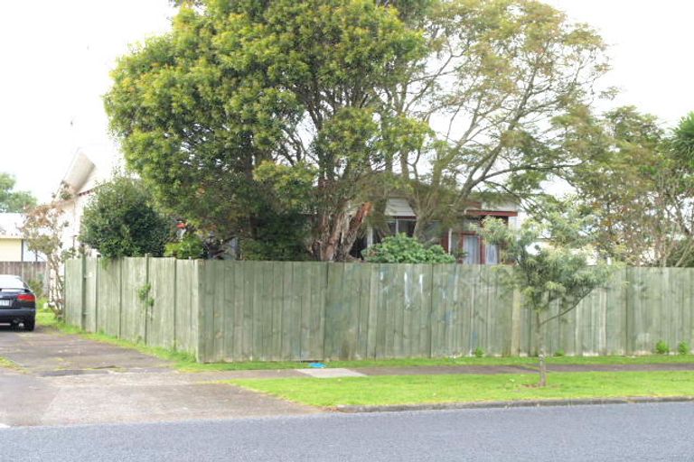 Photo of property in 42 Earlsworth Road, Mangere East, Auckland, 2024