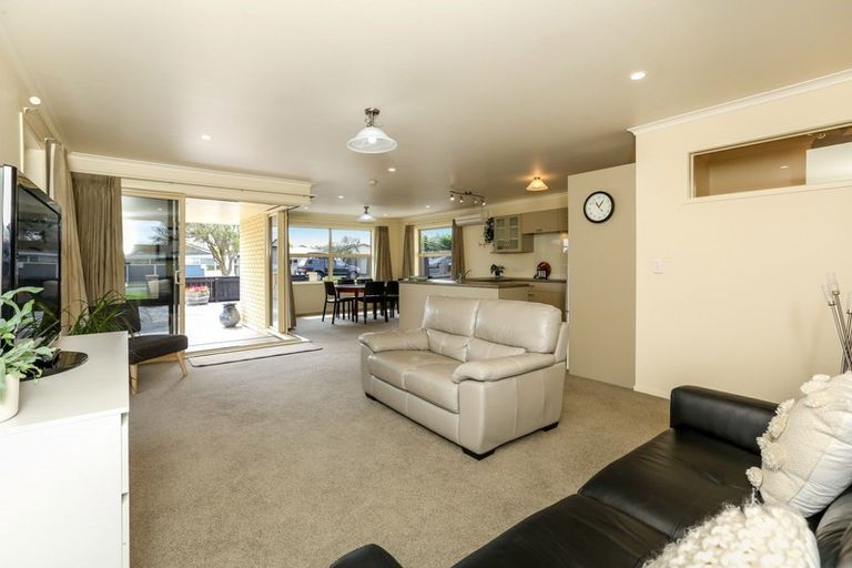 Photo of property in 12 Ropiha Street, Fitzroy, New Plymouth, 4312