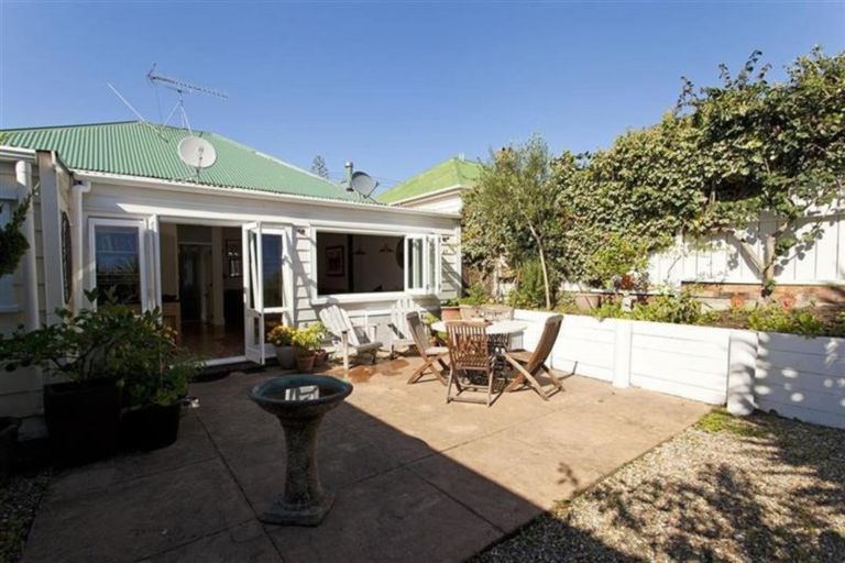 Photo of property in 17 Owens Road, Devonport, Auckland, 0624