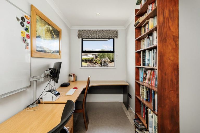 Photo of property in 21 Benmore Crescent, Pyes Pa, Tauranga, 3112