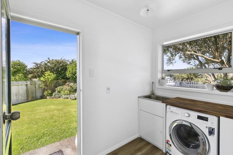 Photo of property in 2/4 Scott Street, Moturoa, New Plymouth, 4310