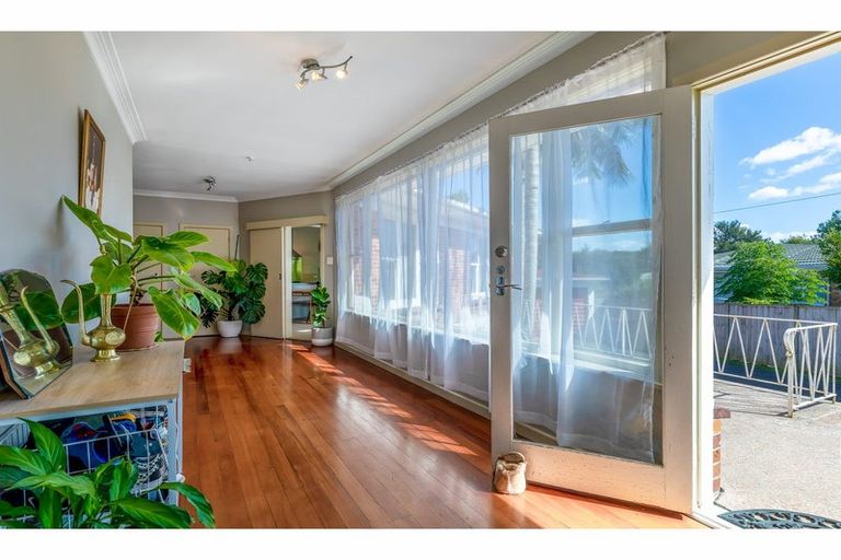 Photo of property in 52 Sylvan Crescent, Te Atatu South, Auckland, 0610