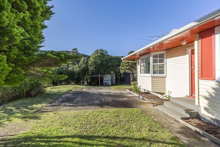 Photo of property in 17 Cardiff Crescent, Cannons Creek, Porirua, 5024