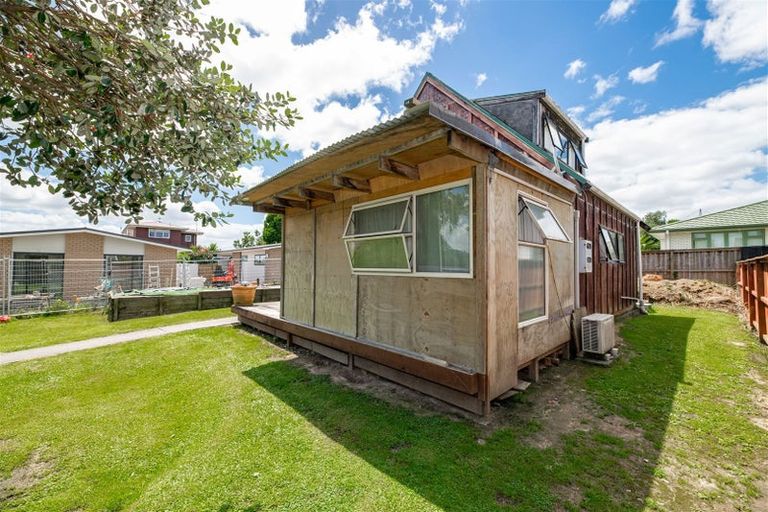 Photo of property in 39 Kingdale Road, Henderson, Auckland, 0610