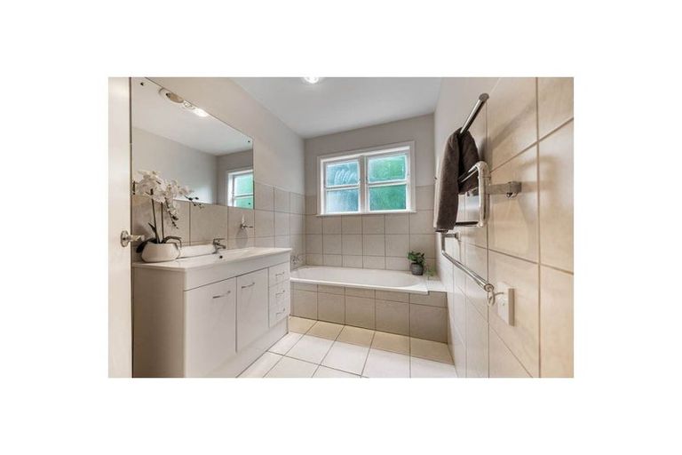 Photo of property in 628 Whangaparaoa Road, Stanmore Bay, Whangaparaoa, 0932