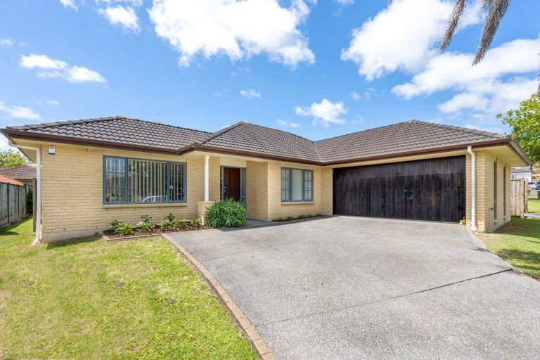 Photo of property in 8 Gilford Place, East Tamaki Heights, Auckland, 2016