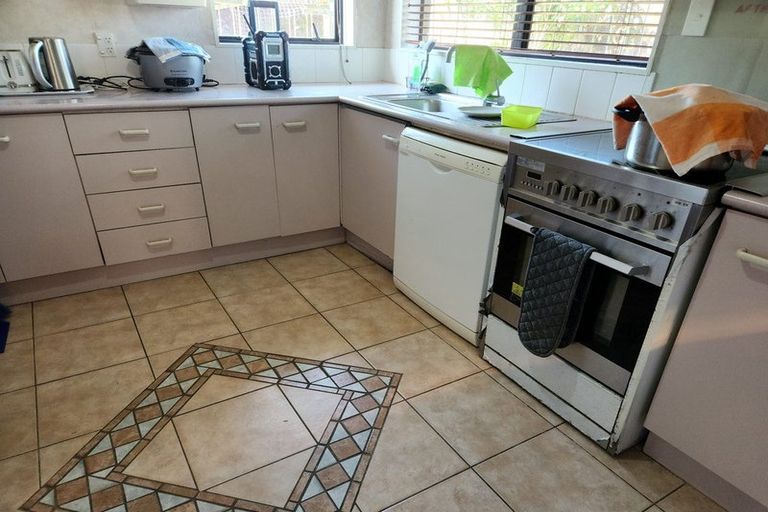 Photo of property in 32 Trimdon Street, Randwick Park, Auckland, 2105