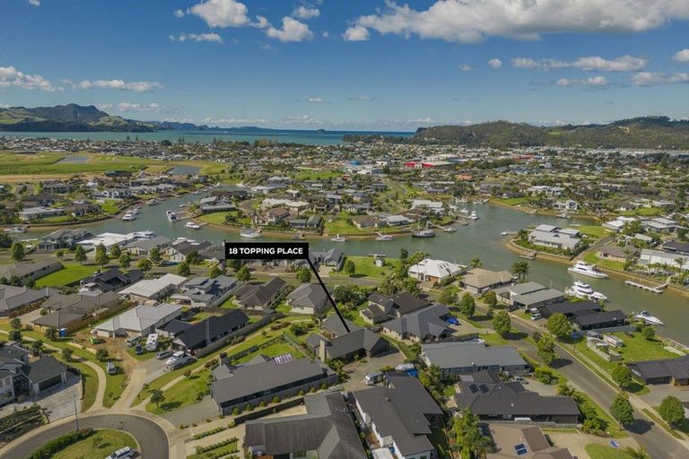 Photo of property in 18 Topping Place, Whitianga, 3510