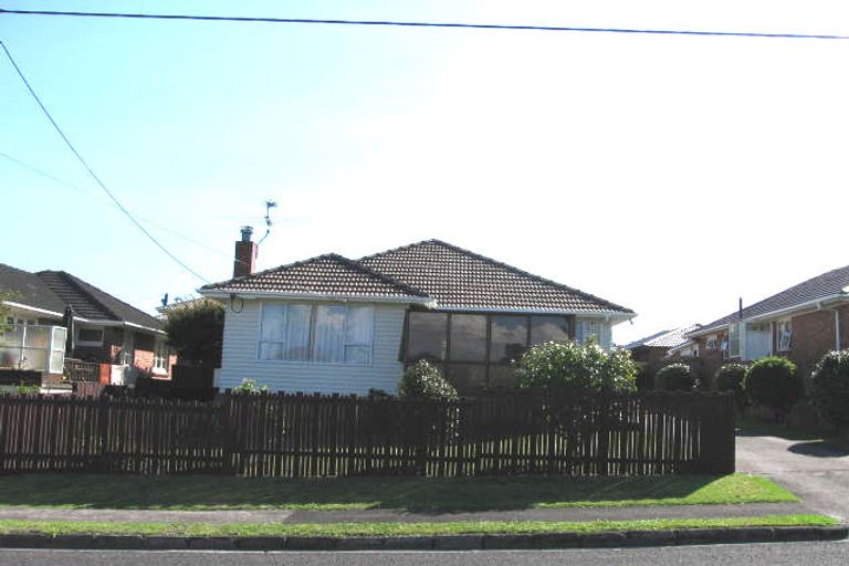 Photo of property in 15 Tiki Street, New Lynn, Auckland, 0600