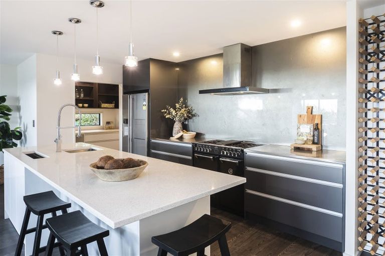 Photo of property in 300 Centaurus Road, Hillsborough, Christchurch, 8022