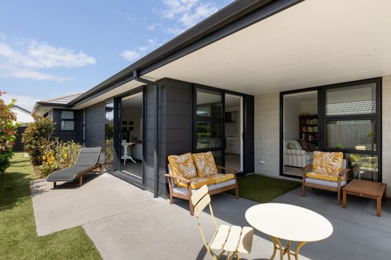 Photo of property in 22 Bill Miller Drive, Papamoa, 3118