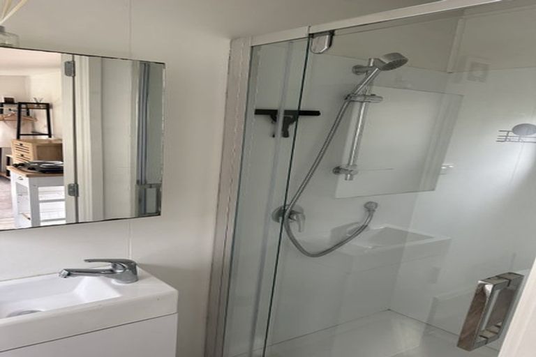 Photo of property in 8 Glendawn Place, Bayview, Auckland, 0629