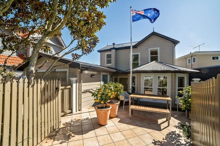 Photo of property in 84 Muritai Road, Eastbourne, Lower Hutt, 5013