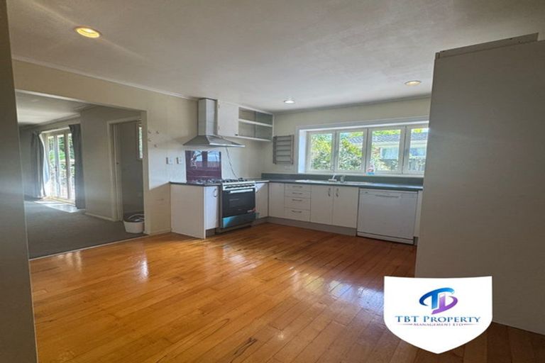 Photo of property in 14 Portadown Avenue, Pakuranga Heights, Auckland, 2010