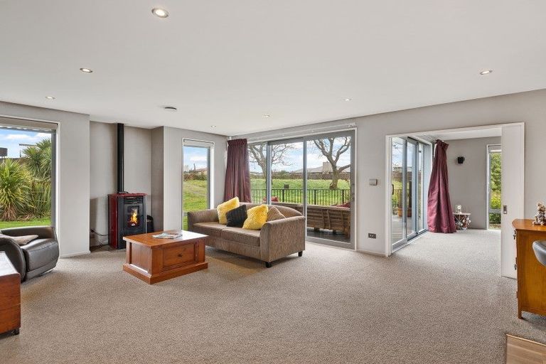 Photo of property in 28 Springwater Avenue, Northwood, Christchurch, 8051
