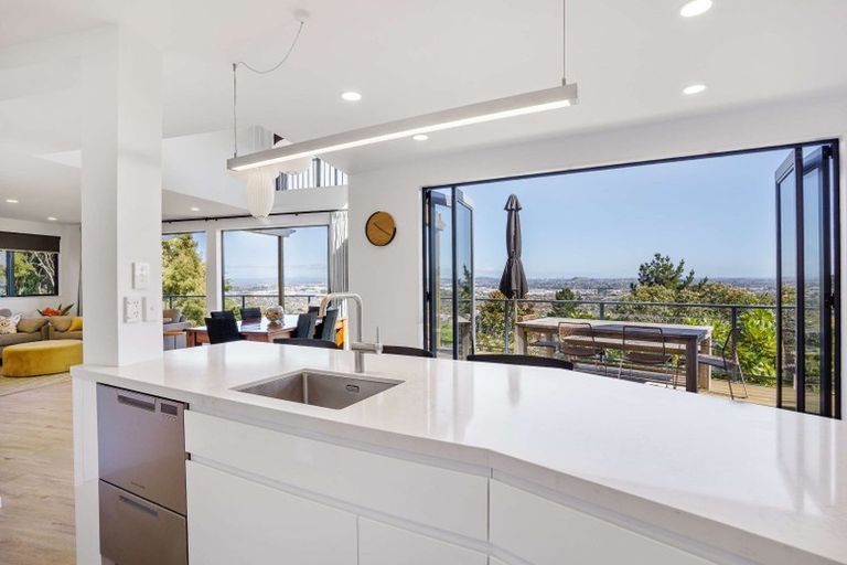 Photo of property in 110 Point View Drive, East Tamaki Heights, Auckland, 2016