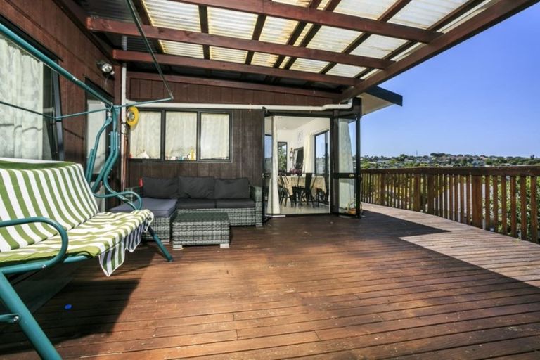 Photo of property in 10 Camilla Grove, Totara Vale, Auckland, 0629