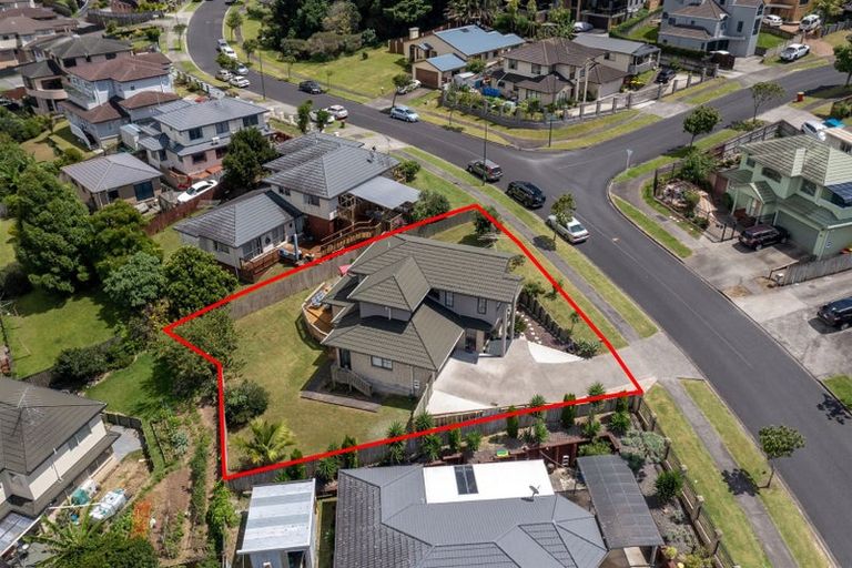 Photo of property in 6 Fairchild Avenue, Goodwood Heights, Auckland, 2105