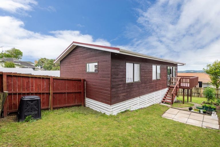 Photo of property in 2/148 Sunset Road, Unsworth Heights, Auckland, 0632