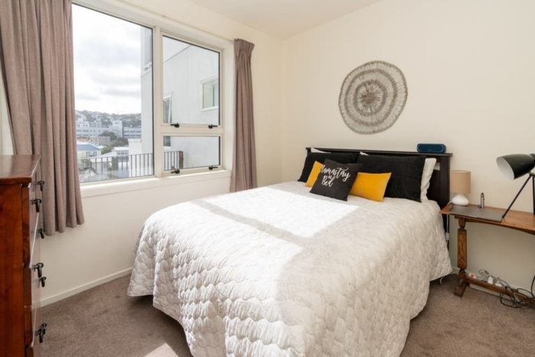 Photo of property in Stadium Garden Flats, 402/107 Thorndon Quay, Pipitea, Wellington, 6011