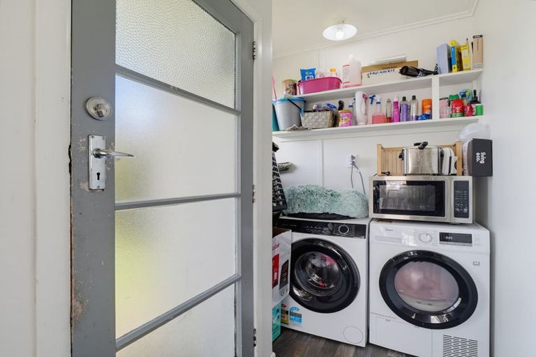 Photo of property in 12 Mosston Road, Castlecliff, Whanganui, 4501