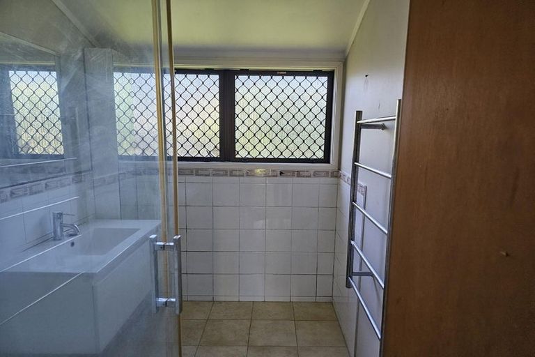 Photo of property in 1 Pinedale Place, Henderson, Auckland, 0610