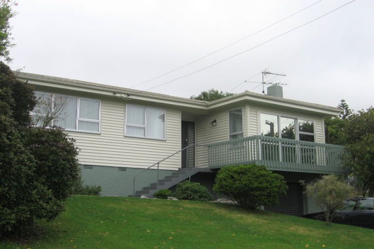 Photo of property in 37 Taylor Terrace, Tawa, Wellington, 5028