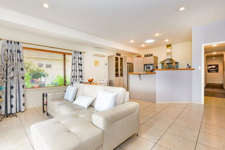 Photo of property in 1 Russell Robertson Drive, Havelock North, 4130